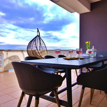 Summer Sky With Jacuzzi *