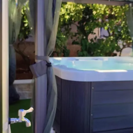Summer Sky With Jacuzzi * Kali